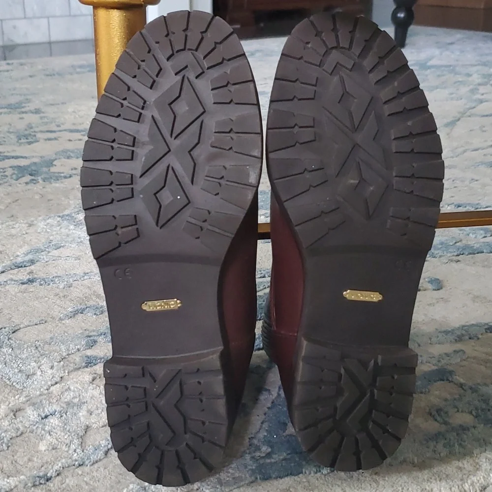 Vionic Booties - Picture 4 of 5